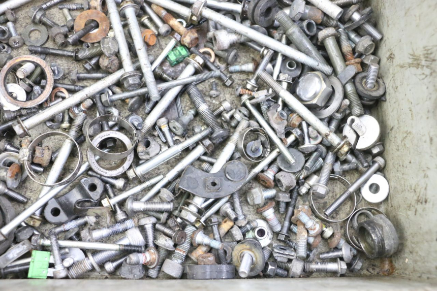 photo de SAC VISSERIE VIS YAMAHA FZ6 FAZER S2 600 (2007 - 2011)