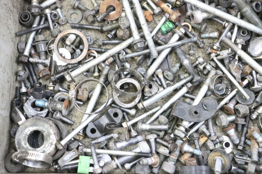 photo de SAC VISSERIE VIS YAMAHA FZ6 FAZER S2 600 (2007 - 2011)