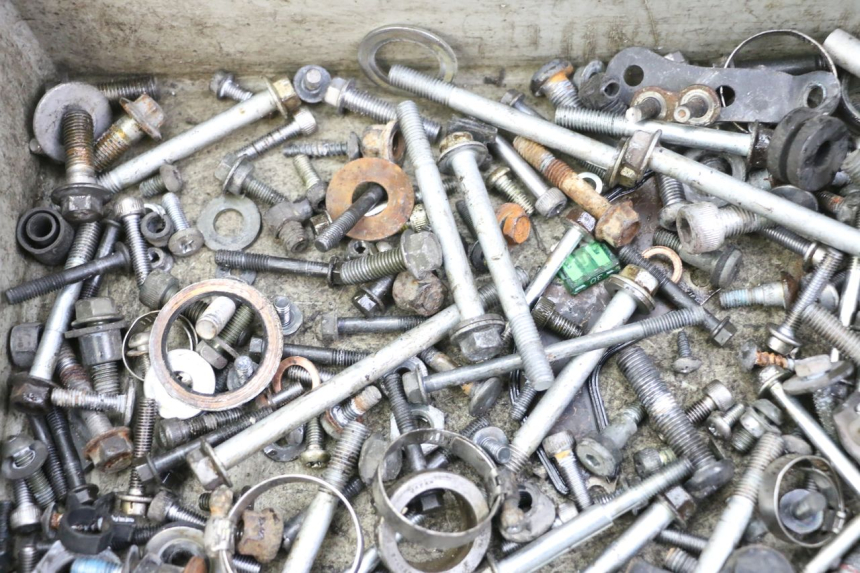 photo de SAC VISSERIE VIS YAMAHA FZ6 FAZER S2 600 (2007 - 2011)