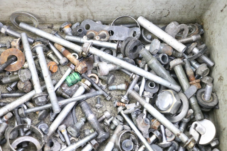 photo de SAC VISSERIE VIS YAMAHA FZ6 FAZER S2 600 (2007 - 2011)