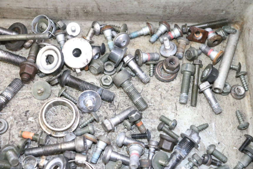 photo de SAC VISSERIE VIS YAMAHA FZ6 FAZER S2 600 (2007 - 2011)