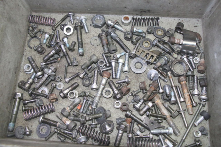 photo de SAC VISSERIE VIS YAMAHA FZ6 N FAZER 600 (2004 - 2006)