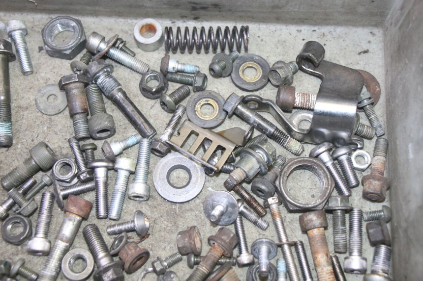 photo de SAC VISSERIE VIS YAMAHA FZ6 N FAZER 600 (2004 - 2006)