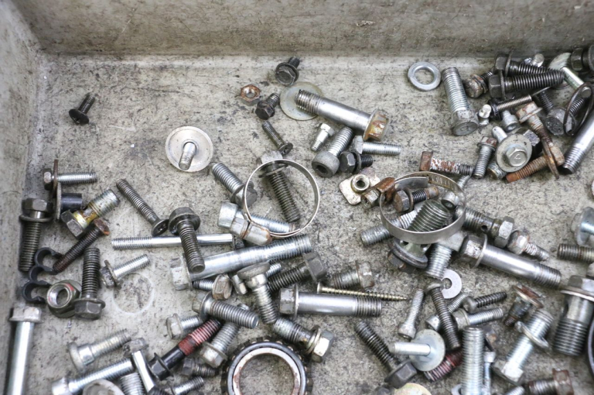 photo de SAC VISSERIE VIS KAWASAKI GPZ RX 1000 (1986 - 1988) - Zoom état d’usage