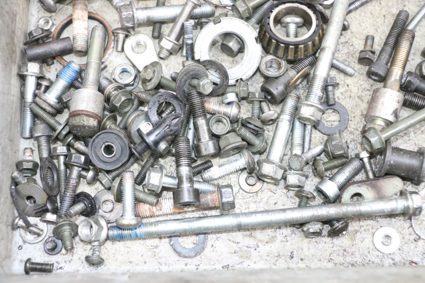 photo de SAC VISSERIE VIS SUZUKI GSF N BANDIT 600 (1996 - 1999) - Autre angle de vue