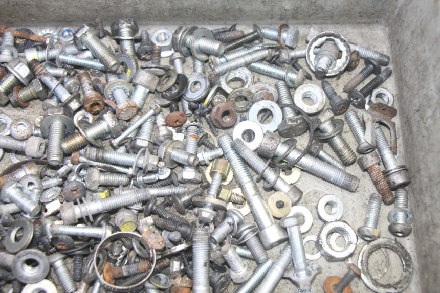 photo de SAC VISSERIE VIS PIAGGIO MP3 LT 400 (2007 - 2012) - Zoom état d’usage