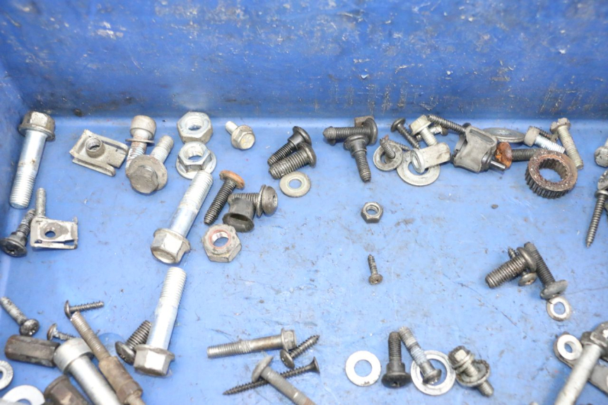 photo de SAC VISSERIE VIS PIAGGIO NEW TYPHOON 50 (2018 - 2021) - Zoom état d’usage