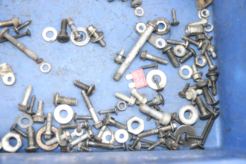 photo de SAC VISSERIE VIS PIAGGIO NEW TYPHOON 50 (2018 - 2021) - Gros plan technique