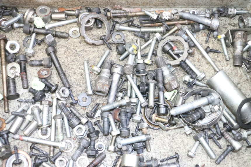 photo de SAC VISSERIE VIS PEUGEOT SATELIS 125 (2013 - 2018)