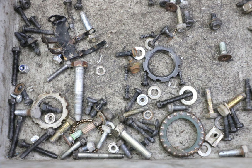 photo de SAC VISSERIE VIS PEUGEOT TREKKER TKR 50 (2005 - 2014)