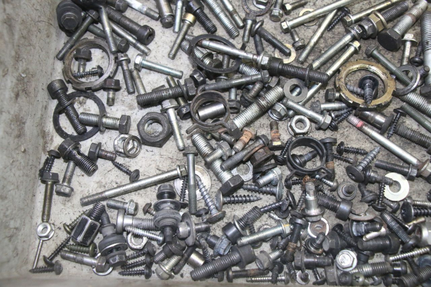 photo de SAC VISSERIE VIS PEUGEOT SATELIS 125 (2013 - 2018)