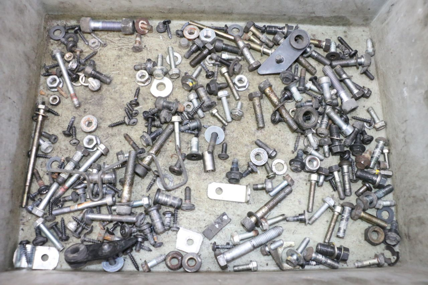 photo de SAC VISSERIE VIS PEUGEOT SATELIS 125 (2010 - 2012)