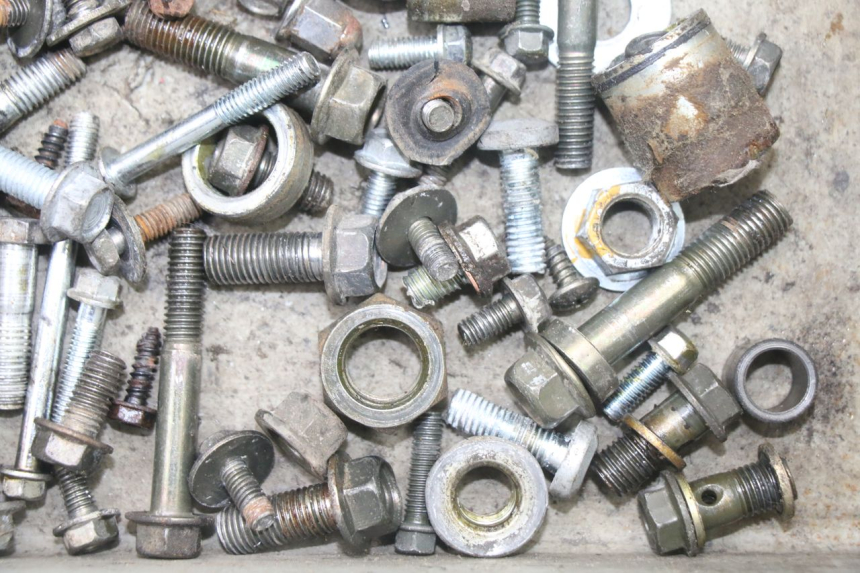 photo de SAC VISSERIE VIS VONROAD YIBEN 125 (2006 - 2010) - Gros plan technique