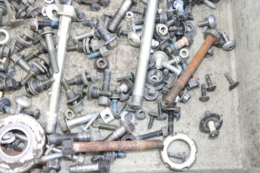 photo de SAC VISSERIE VIS YAMAHA X-MAX XMAX 125 (2010 - 2013) - Gros plan technique