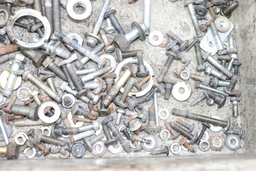 photo de SAC VISSERIE VIS PIAGGIO X8 125 (2004 - 2007) - Gros plan technique