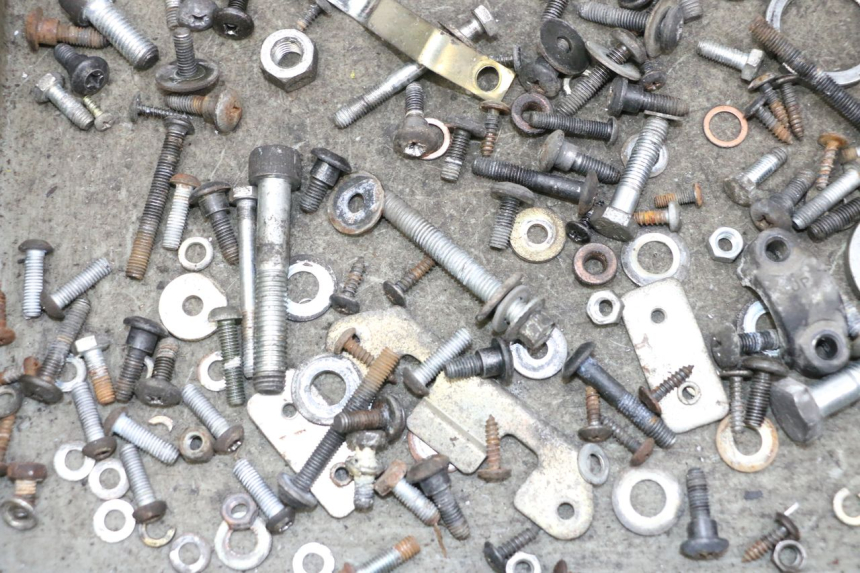 photo de SAC VISSERIE VIS PIAGGIO X8 125 (2004 - 2007) - Autre angle de vue