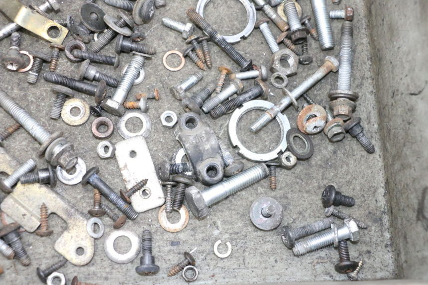 photo de SAC VISSERIE VIS PIAGGIO X8 125 (2004 - 2007) - Gros plan technique