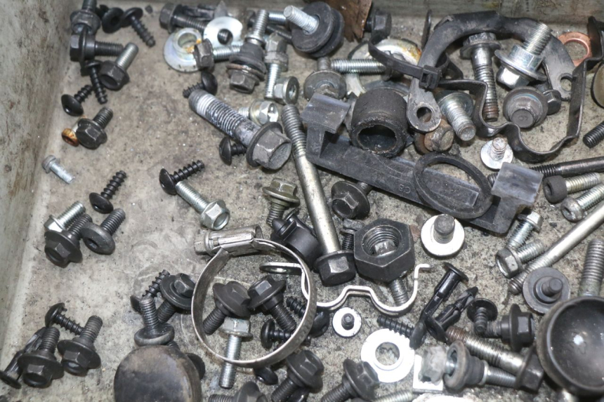 photo de SAC VISSERIE VIS YAMAHA XMAX X-MAX ABS 125 (2017 - 2020)