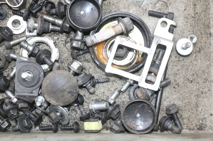 photo de SAC VISSERIE VIS YAMAHA XMAX X-MAX ABS 125 (2017 - 2020)