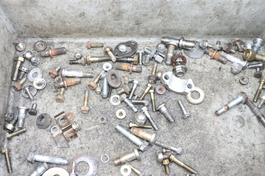 photo de SAC VISSERIE VIS KYMCO ZING 125 (1997 - 2003) - Zoom état d’usage