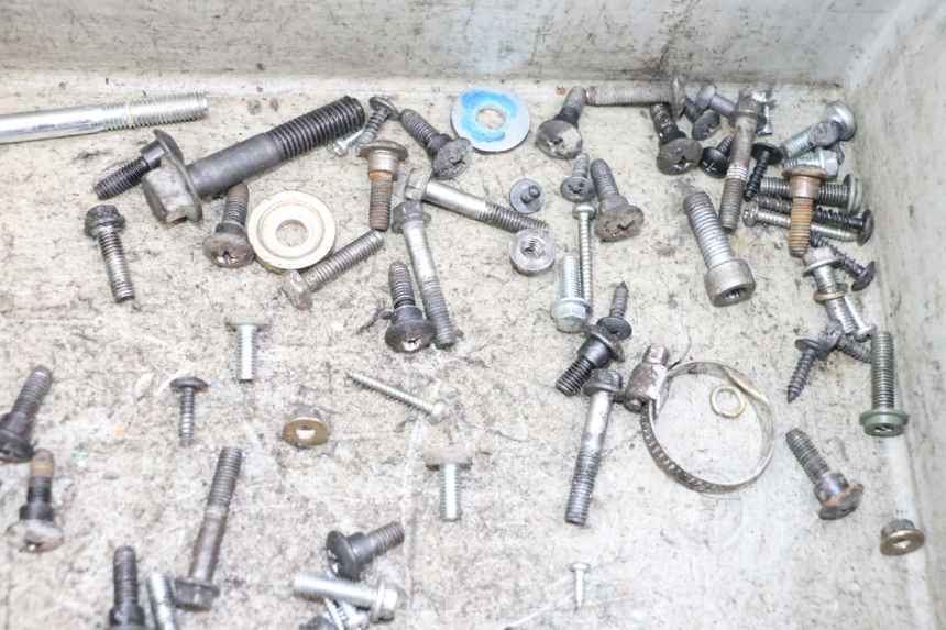 photo de SAC VISSERIE VIS PIAGGIO ZIP 2T 50 (2009 - 2019) - Zoom état d’usage