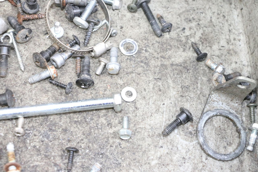 photo de SAC VISSERIE VIS PIAGGIO ZIP 4T 50 (2018 - 2020) - Autre angle de vue