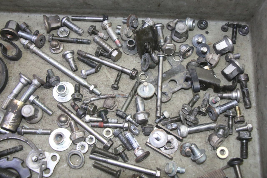 photo de SAC VISSERIE VIS KAWASAKI ZR 7 750 (1999 - 2001) - Zoom état d’usage