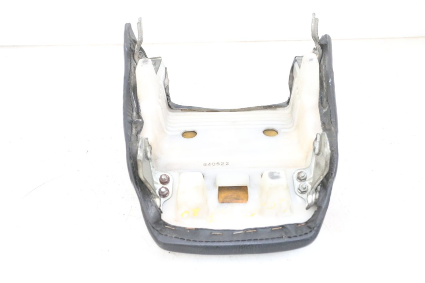 photo de SELLE ARRIERE KAWASAKI GPX R WARBIRD 600 (1988 - 1993) - Gros plan technique