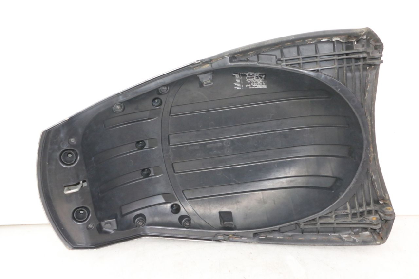photo de SELLE ARRIERE PEUGEOT SATELIS 125 (2010 - 2012)