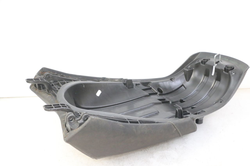 photo de SELLE ARRIERE PEUGEOT SATELIS 125 (2013 - 2018)