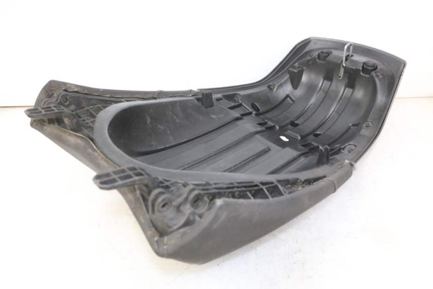 photo de SELLE ARRIERE PEUGEOT SATELIS 125 (2013 - 2018)