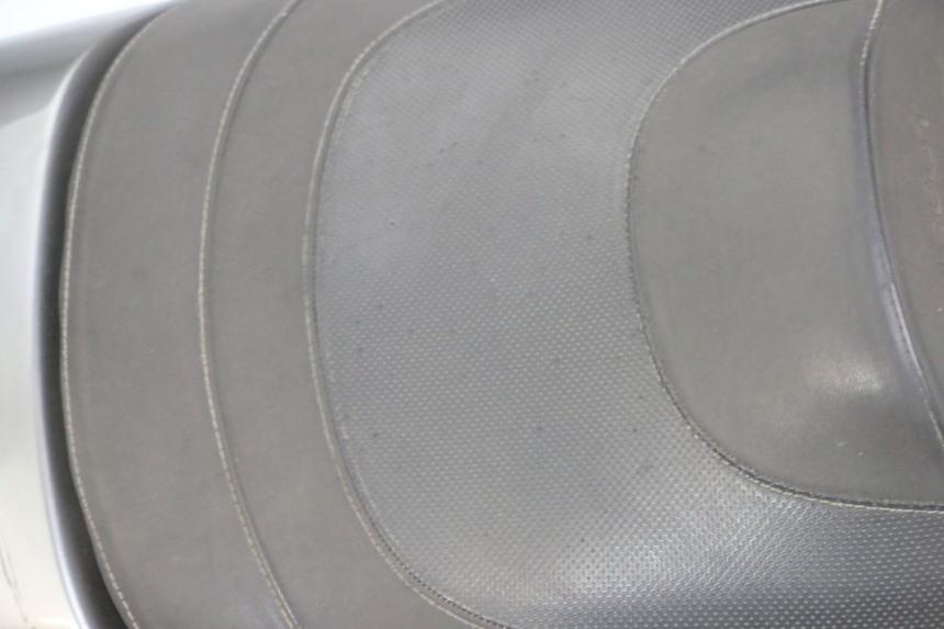 photo de SELLE ARRIERE PEUGEOT SATELIS 125 (2013 - 2018)