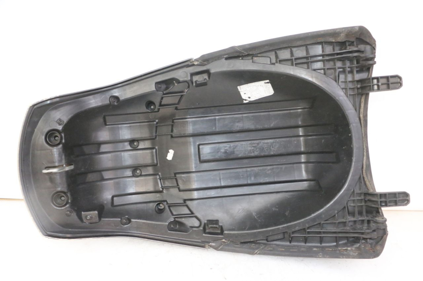 photo de SELLE ARRIERE PEUGEOT SATELIS 125 (2013 - 2018)