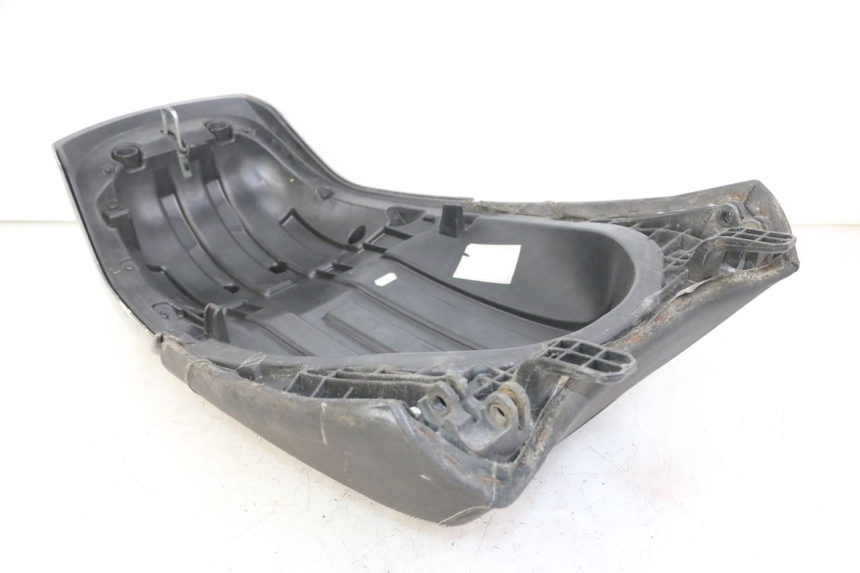photo de SELLE ARRIERE PEUGEOT SATELIS 125 (2013 - 2018)