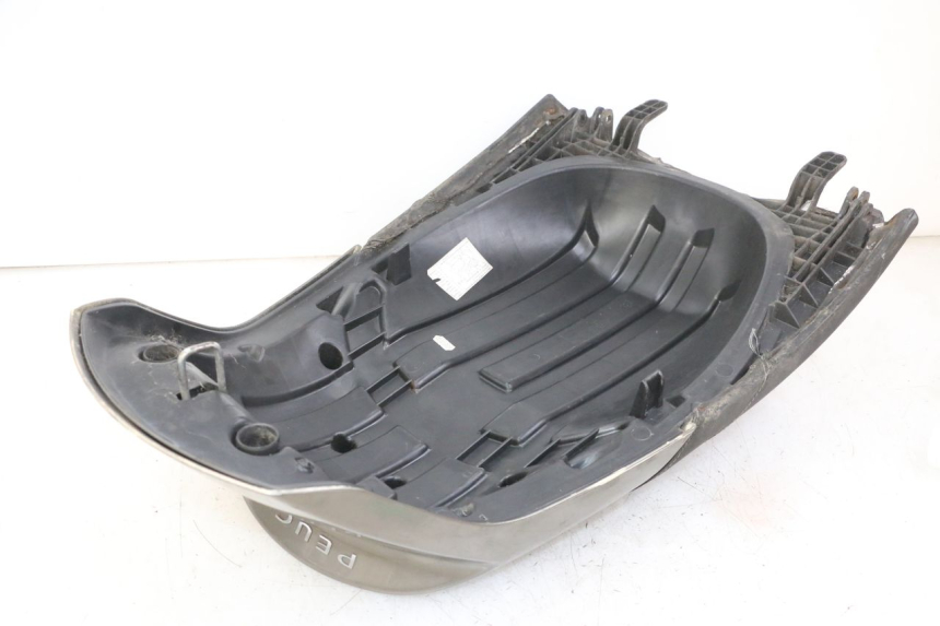 photo de SELLE ARRIERE PEUGEOT SATELIS 125 (2013 - 2018)