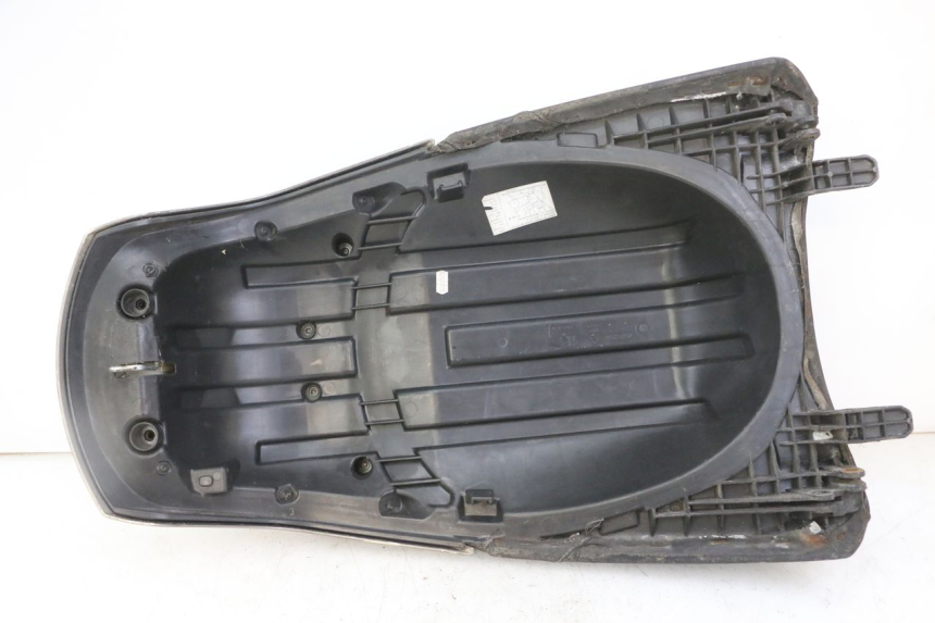 photo de SELLE ARRIERE PEUGEOT SATELIS 125 (2013 - 2018)