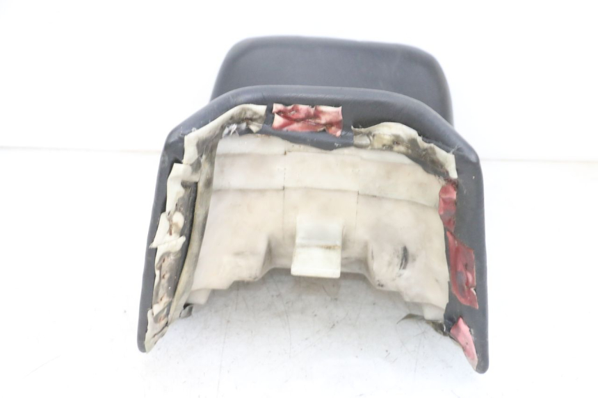 photo de SELLE AVANT KAWASAKI GPX R WARBIRD 600 (1988 - 1993) - Vue rapprochée