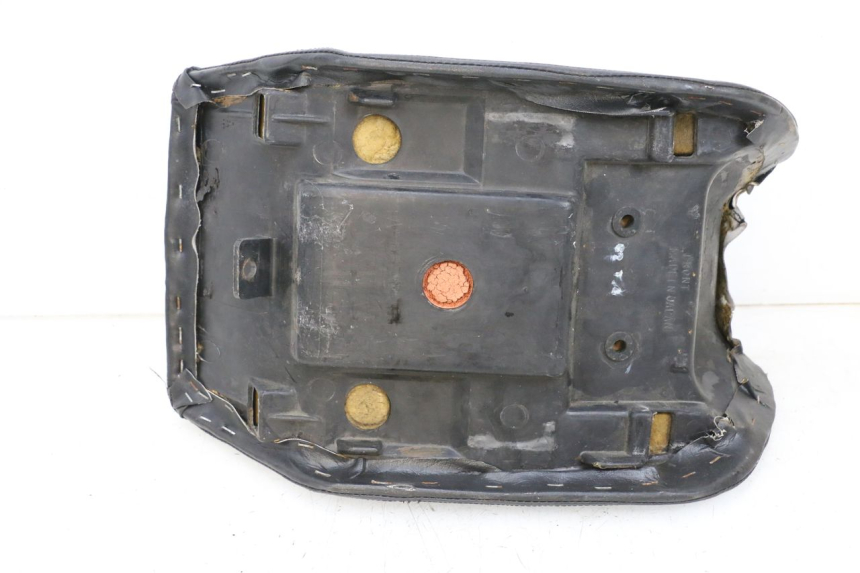 photo de SELLE AVANT KAWASAKI GPZ RX 1000 (1986 - 1988) - Points de fixation