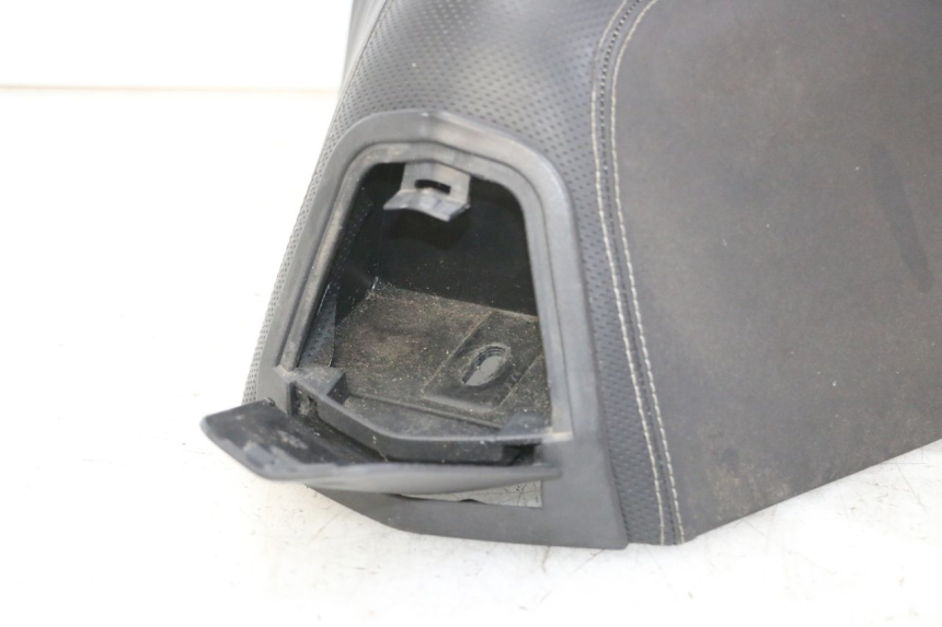photo de SELLE AVANT PEUGEOT SATELIS 125 (2013 - 2018)