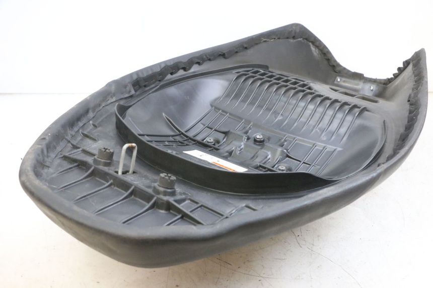 photo de SELLE SUZUKI BURGMAN 125 (2007 - 2014) - Gros plan technique