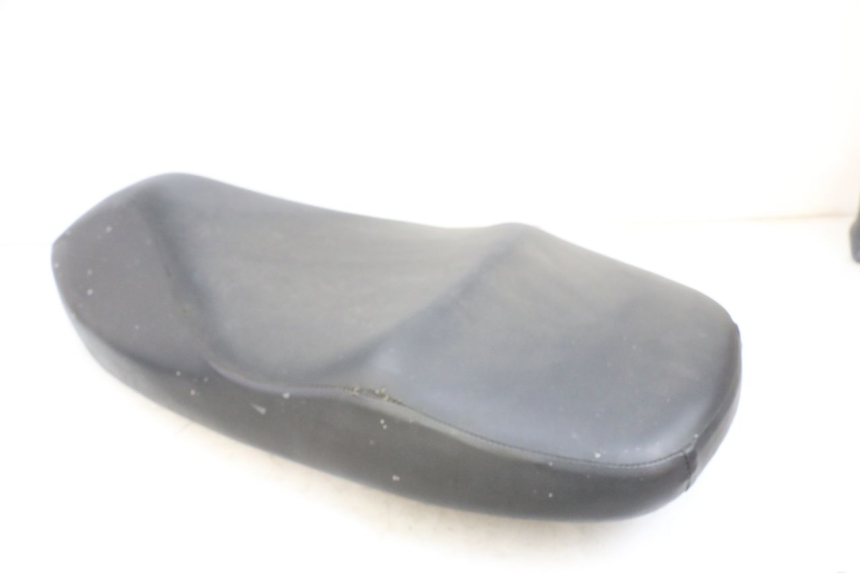 photo de SELLE PEUGEOT ELYSEO 125 (1999 - 2004) - Vue rapprochée