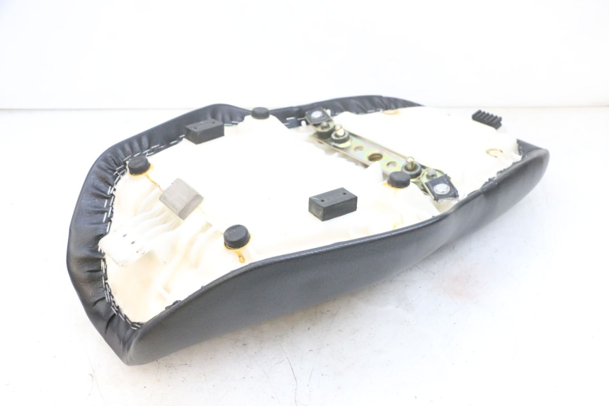 photo de SELLE SUZUKI GSF N BANDIT 600 (1996 - 1999) - Zoom état d’usage