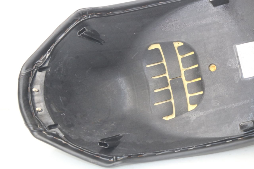 photo de SELLE PEUGEOT KISBEE 2T 50 (2010 - 2017)