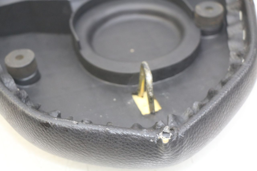 photo de SELLE PEUGEOT KISBEE 2T 50 (2018 - 2022)