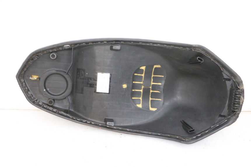 photo de SELLE PEUGEOT KISBEE 4T 50 (2010 - 2017)