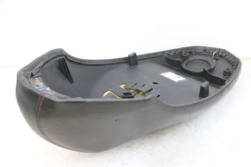 photo de SELLE PEUGEOT KISBEE 4T 50 (2018 - 2022) - Vue rapprochée