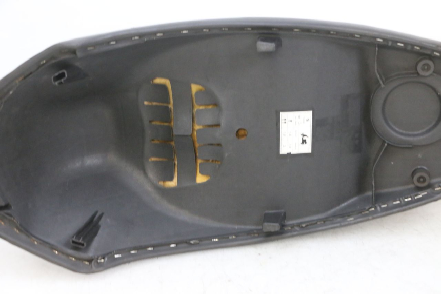 photo de SELLE PEUGEOT KISBEE 4T 50 (2018 - 2022) - Photo complémentaire