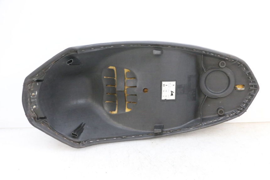 photo de SELLE PEUGEOT KISBEE 4T 50 (2018 - 2022) - Angle alternatif