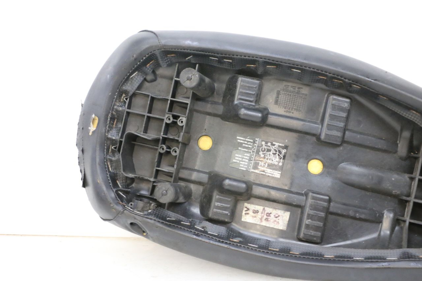 photo de SELLE PEUGEOT LUDIX 50 (2005 - 2007) - État de surface