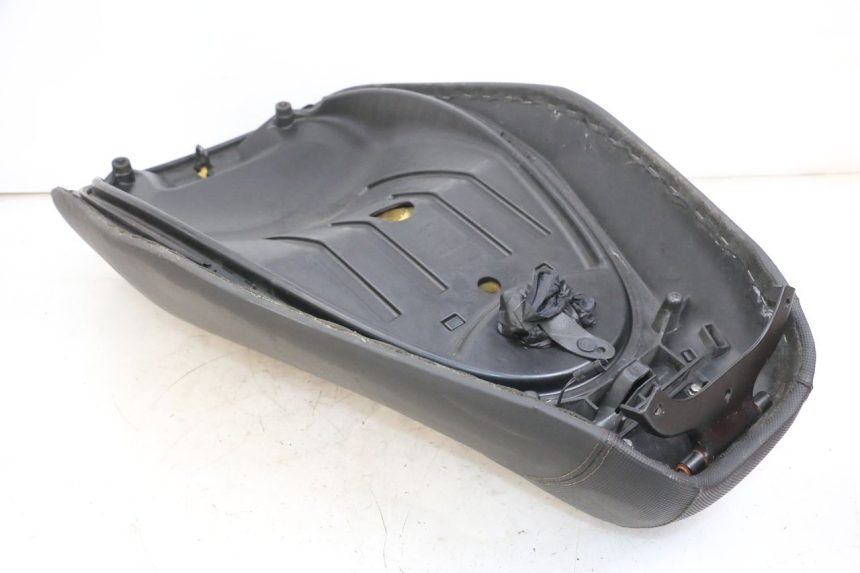 photo de SELLE PIAGGIO MP3 RL 250 (2007 - 2010) - État de surface